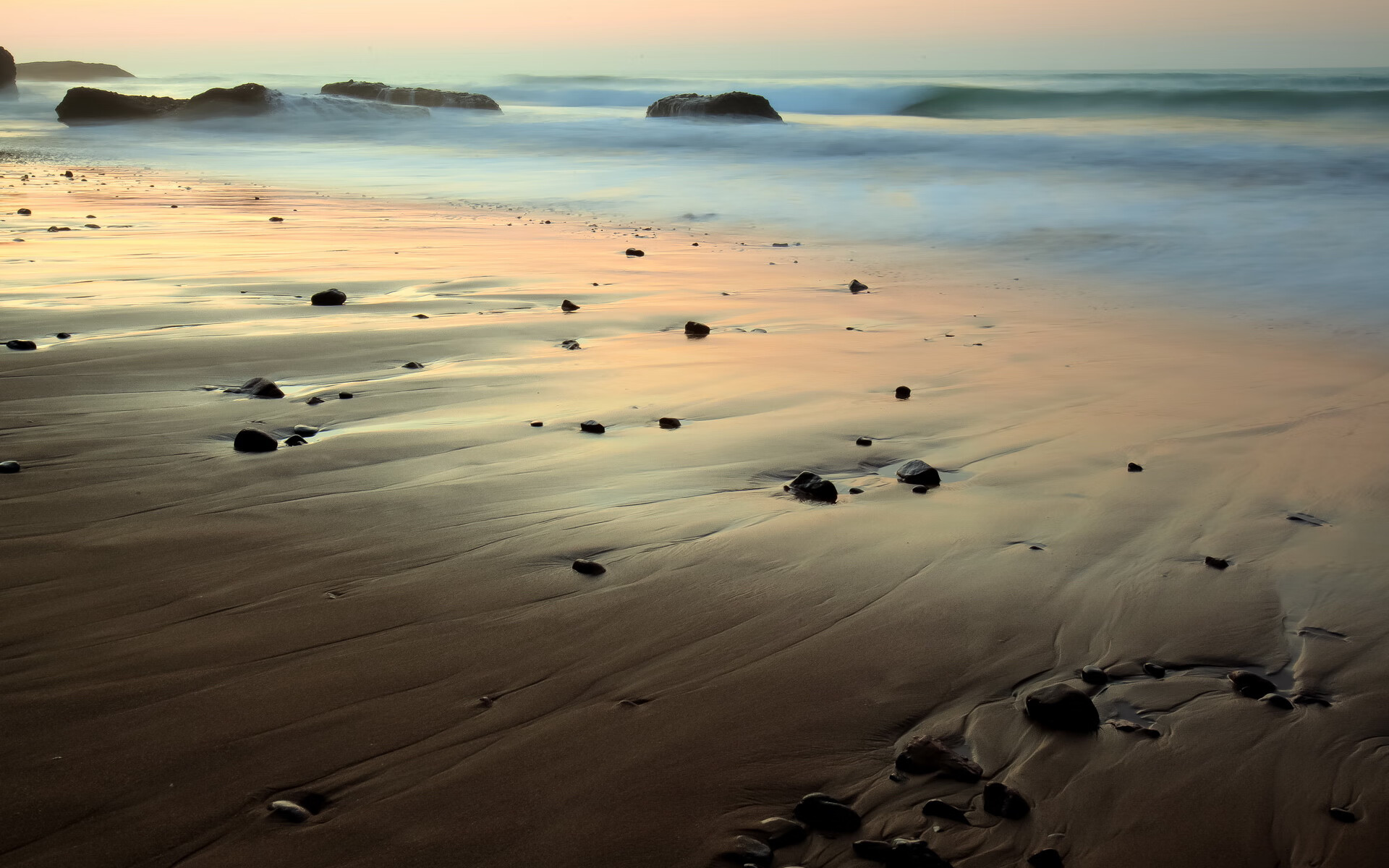 足球场馆运营效益低下阻碍发展，足球场馆的产业链分析