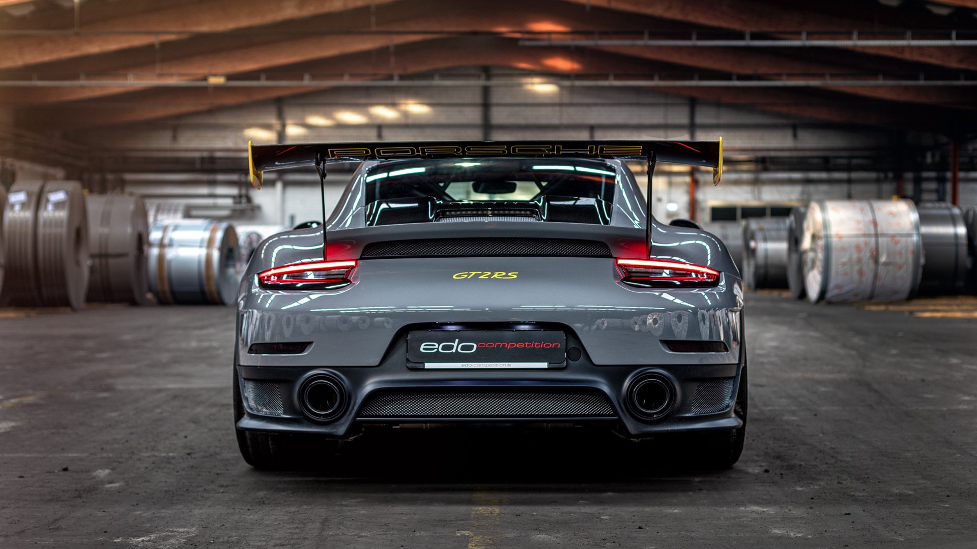 足球场馆运营效益低下阻碍发展，足球场馆的产业链分析